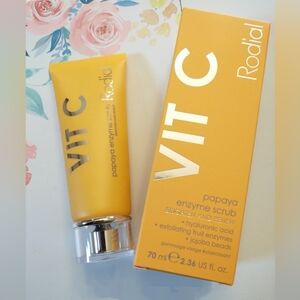 Rodial Vit C Papaya Enzyme Brightening Exfoliating Scrub